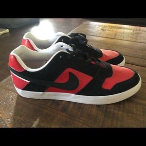 Like New Men’s Nike SB Zoom Delta Force Vulc